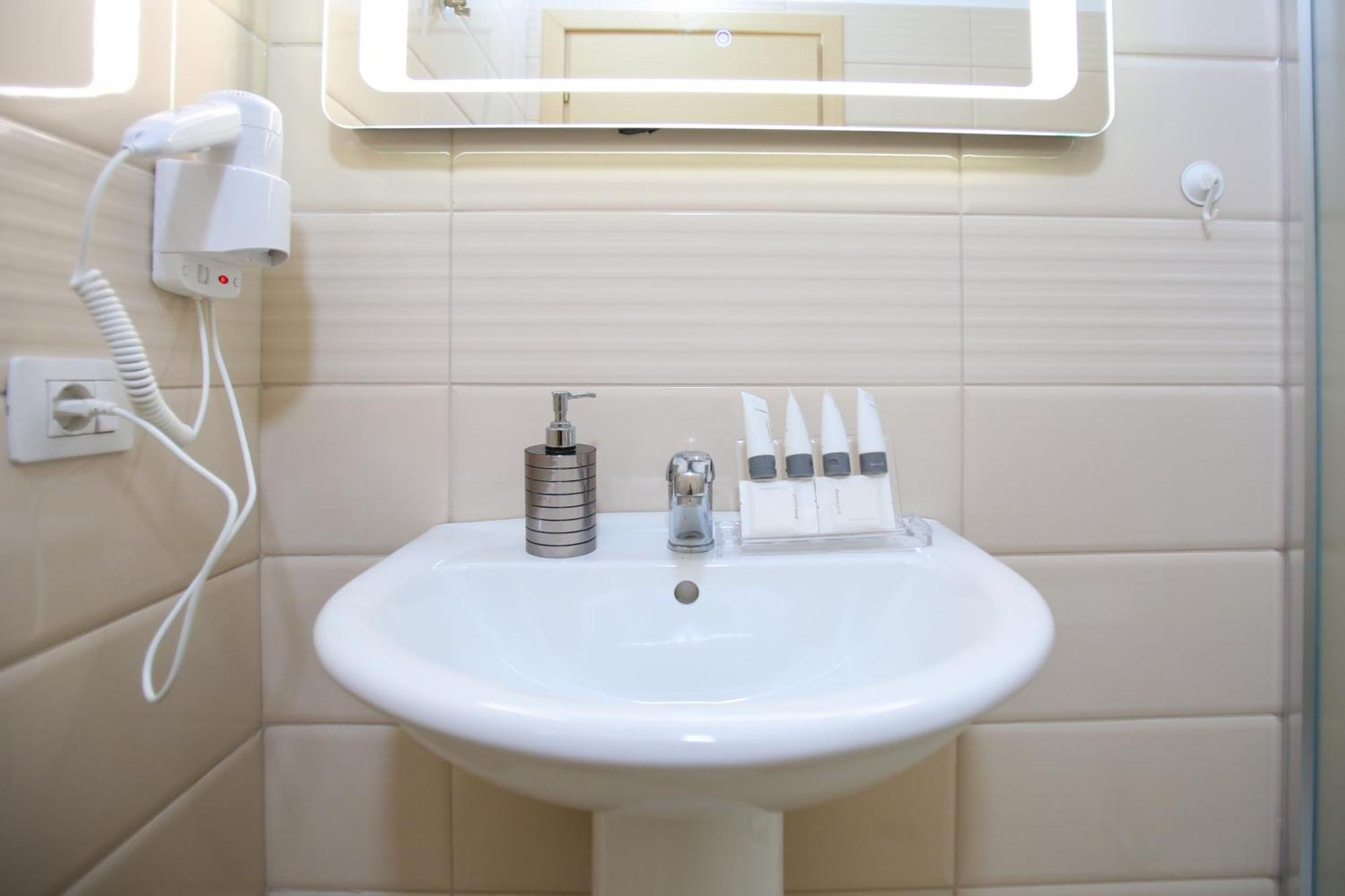 Vlorë Oasis Residence מראה חיצוני תמונה